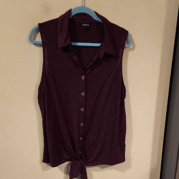 Torrid Red Sleeveless Button Down Shirt with Notched Collar Size 2 EUC - Picture 1 of 5